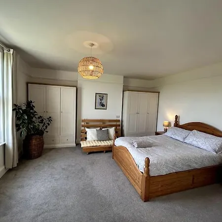 3 Bed In St Peter, Jersey Apartment *